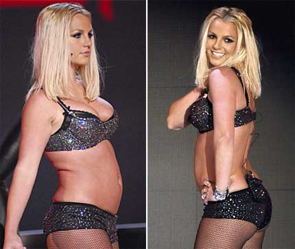 Britney em sua memorável tragédia do VMA no lançamento do "Blackout" , um álbum feito nas coxas pra tentar salvar o nome de Britney que estava na lama depois de tantos escândalos e assim fazer dele o grande triunfo da senhorita Spears.